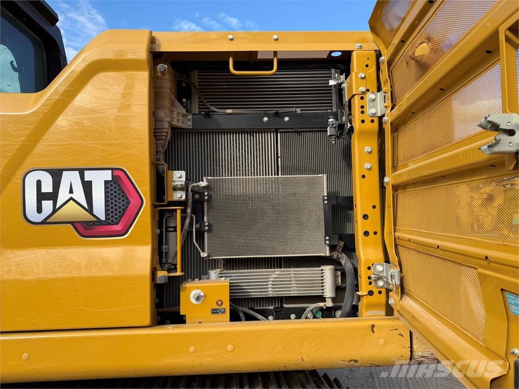 CAT 323 حفارات زحافة