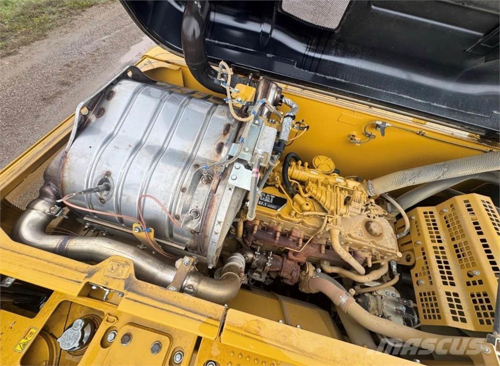 CAT 323FL حفارات زحافة