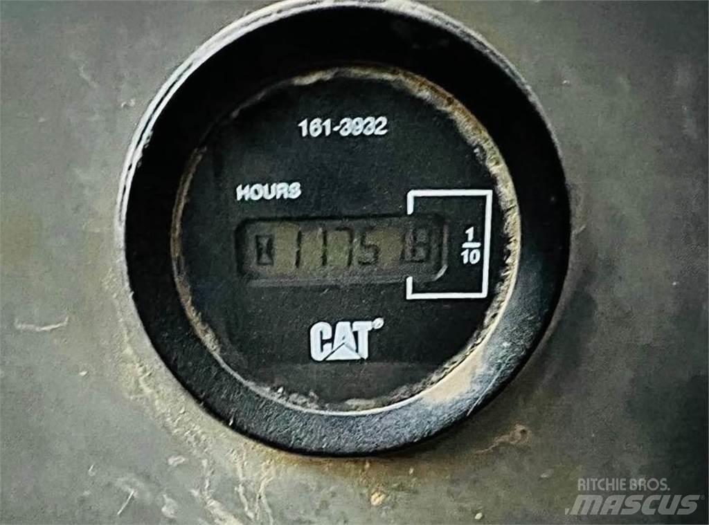 CAT 324DL حفارات زحافة