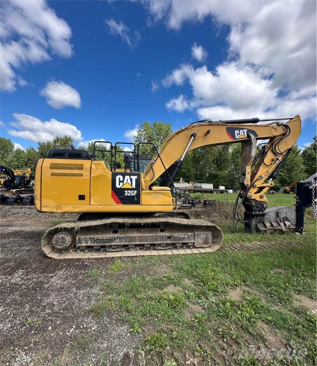 CAT 326FL حفارات زحافة
