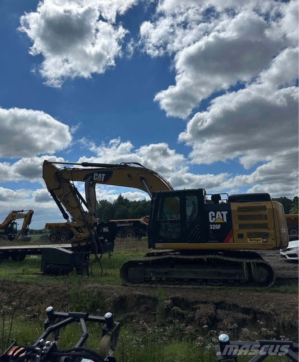 CAT 326FL حفارات زحافة