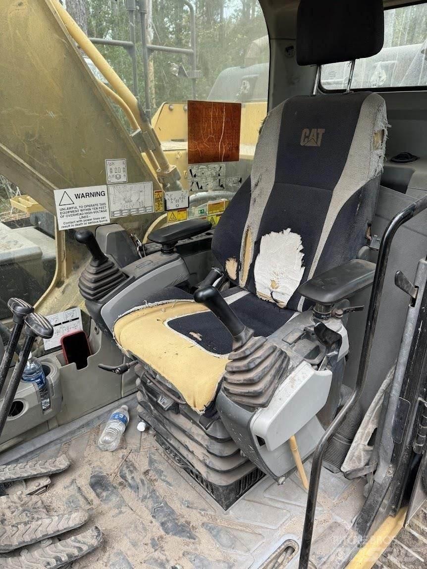 CAT 329EL حفارات زحافة