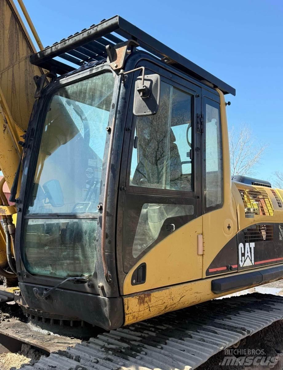 CAT 330C حفارات زحافة