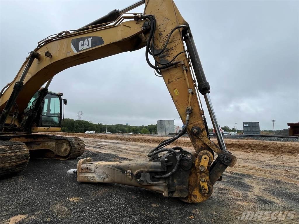 CAT 330DL حفارات زحافة