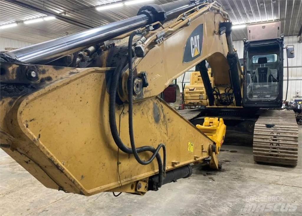 CAT 349 FL حفارات زحافة