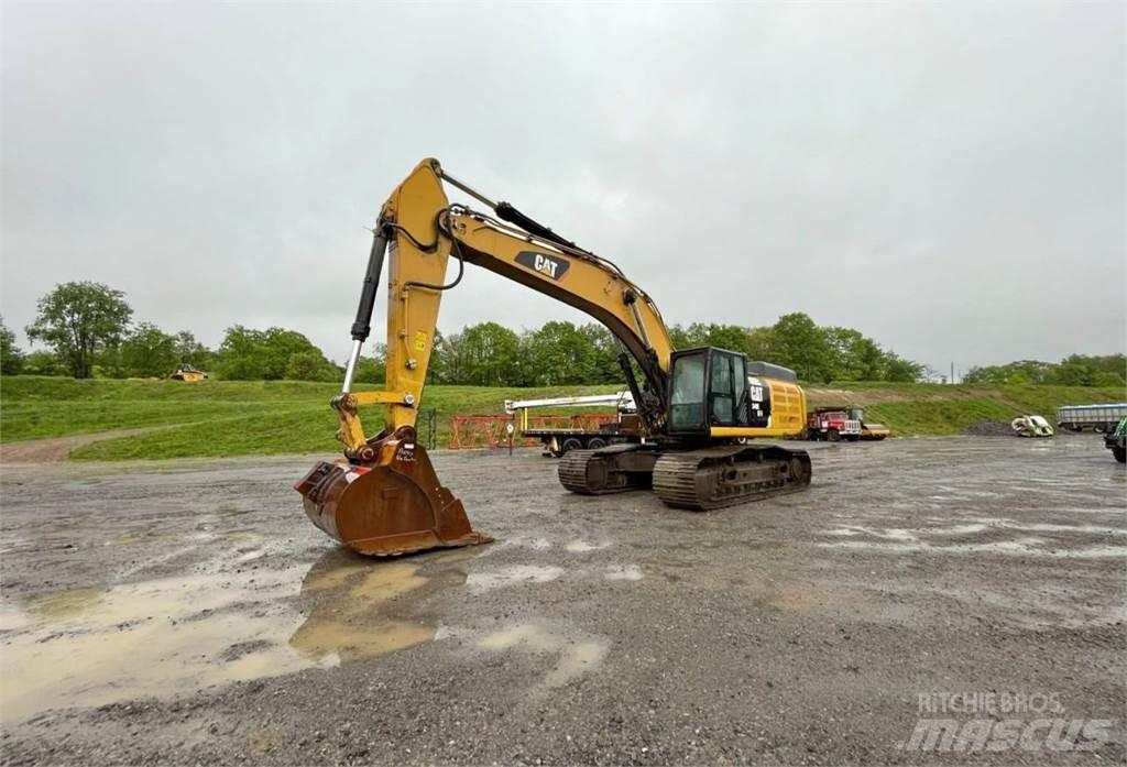 CAT 349E حفارات زحافة
