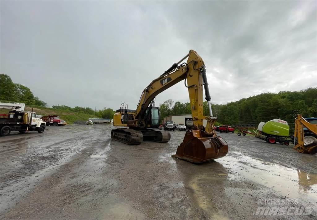 CAT 349E حفارات زحافة
