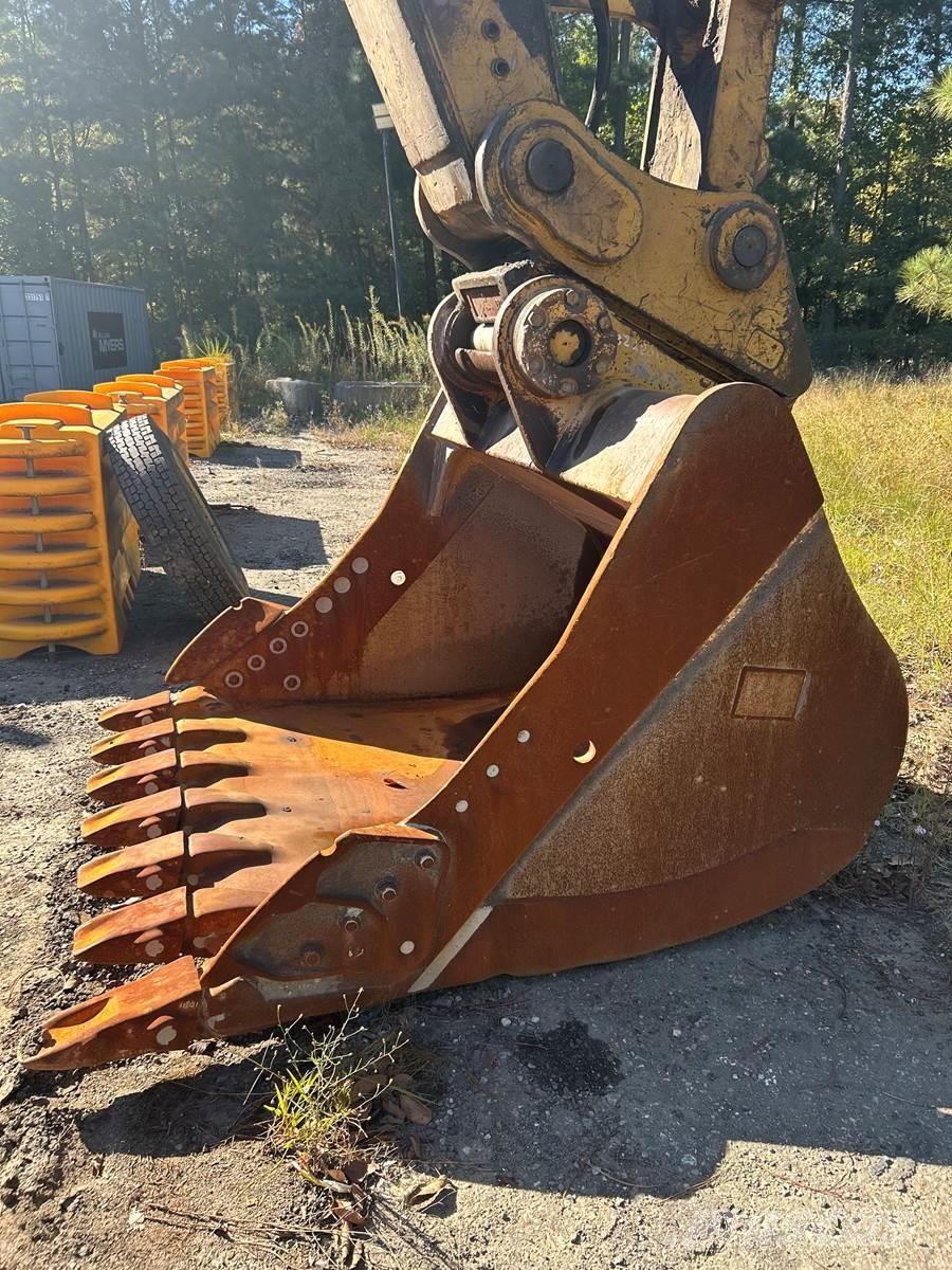 CAT 349FL حفارات زحافة
