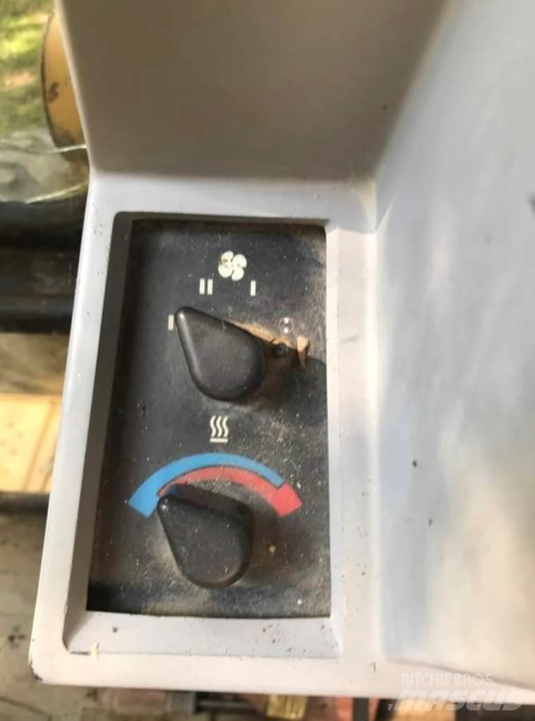 CAT 416B لوادر ذات جرافات عكسية