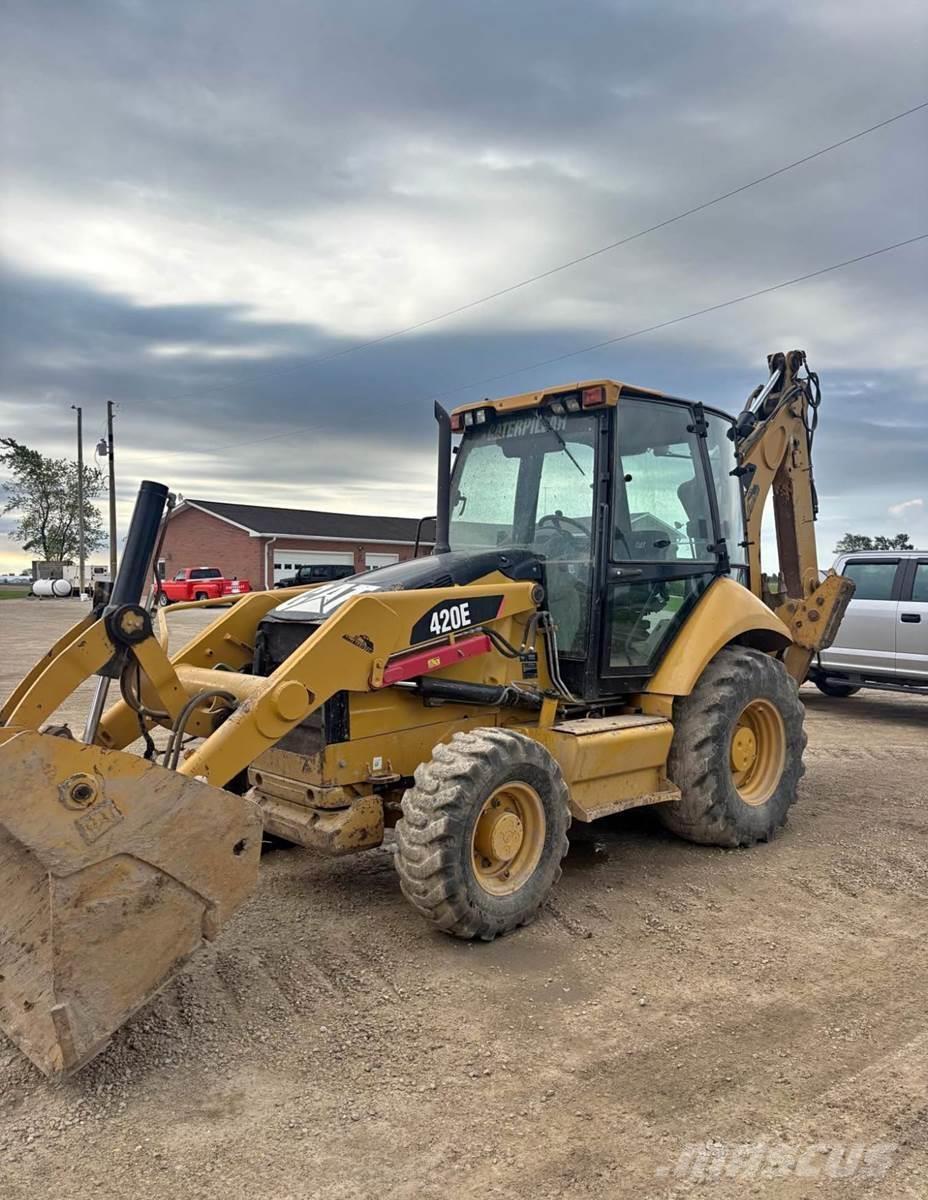 CAT 420E لوادر ذات جرافات عكسية