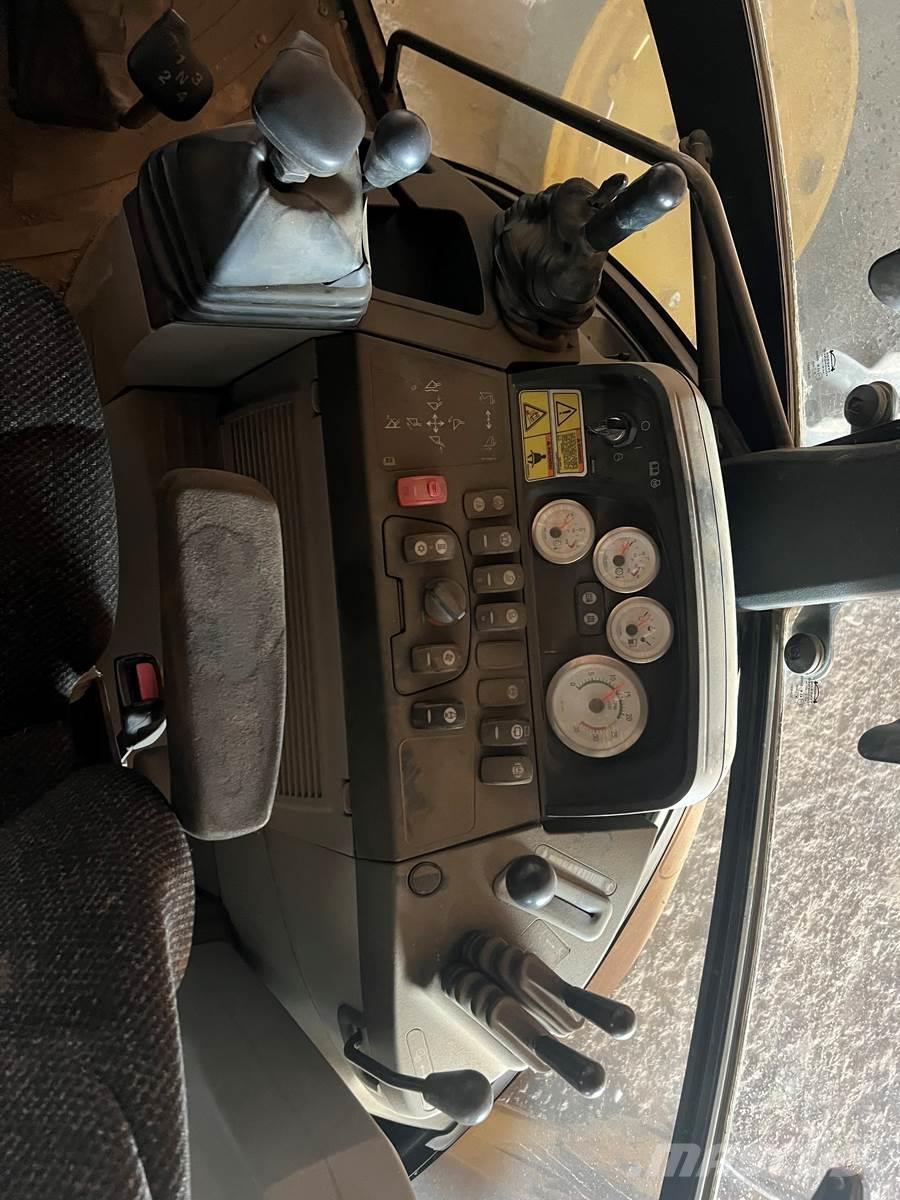 CAT 420E لوادر ذات جرافات عكسية