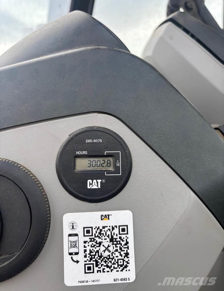 CAT 420E لوادر ذات جرافات عكسية