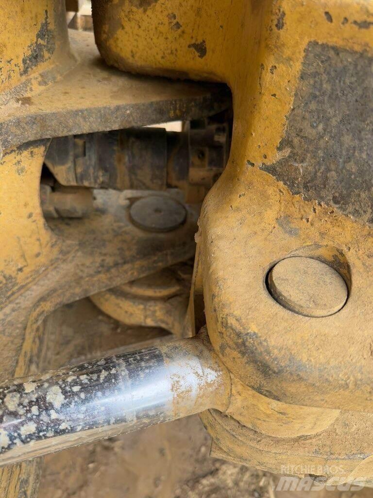 CAT 518 ساحبات الأشجار