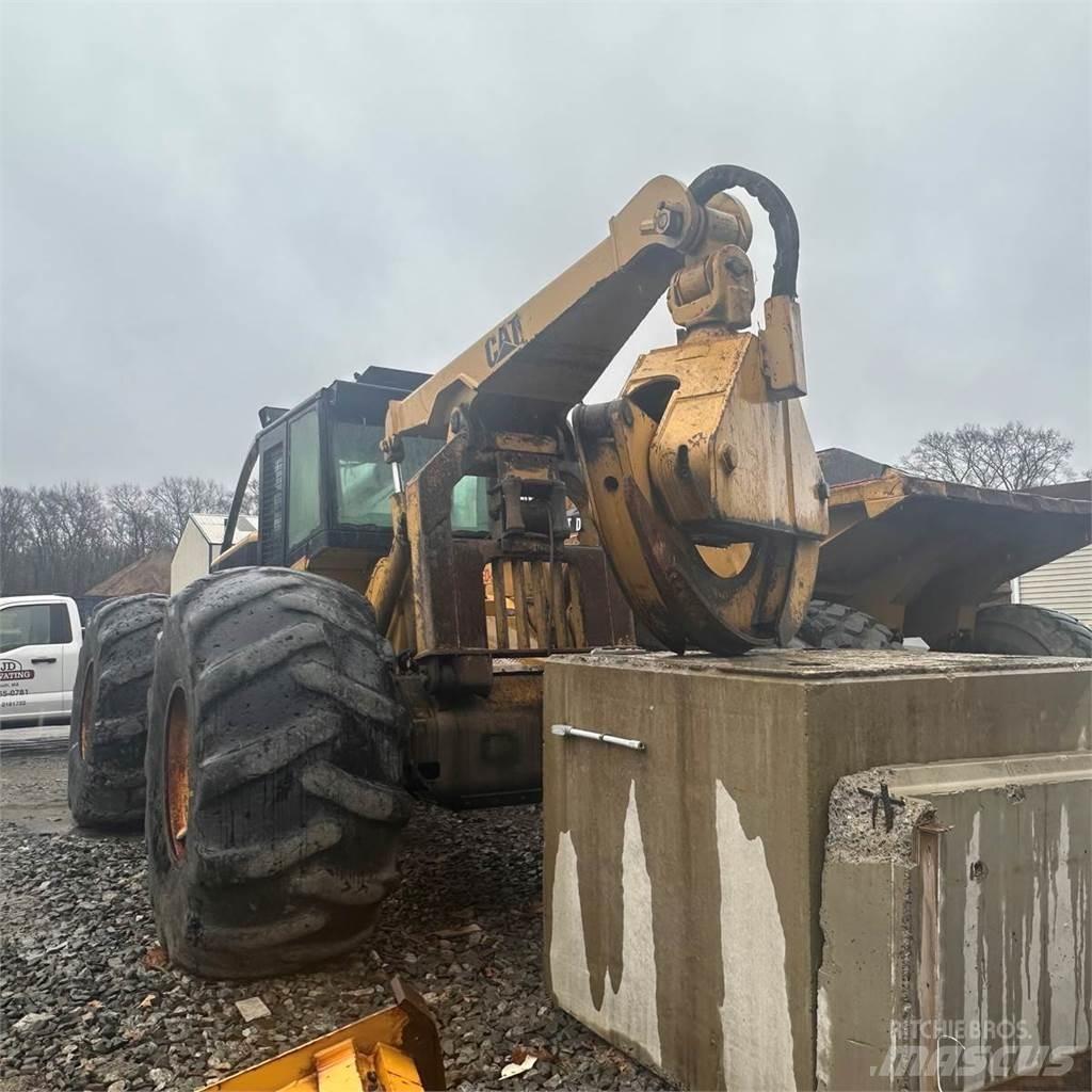 CAT 545 ساحبات الأشجار