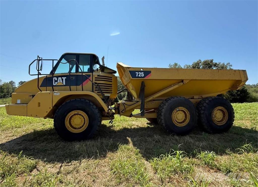 CAT 725 ساحبات مفصلية