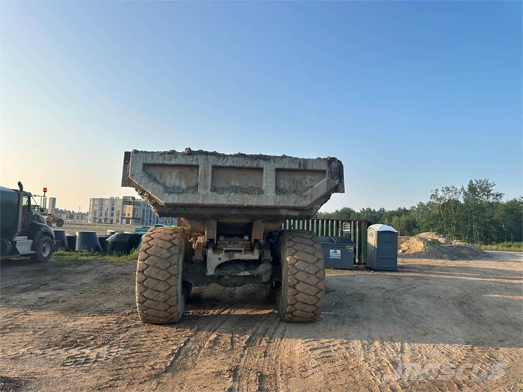 CAT 740 ساحبات مفصلية