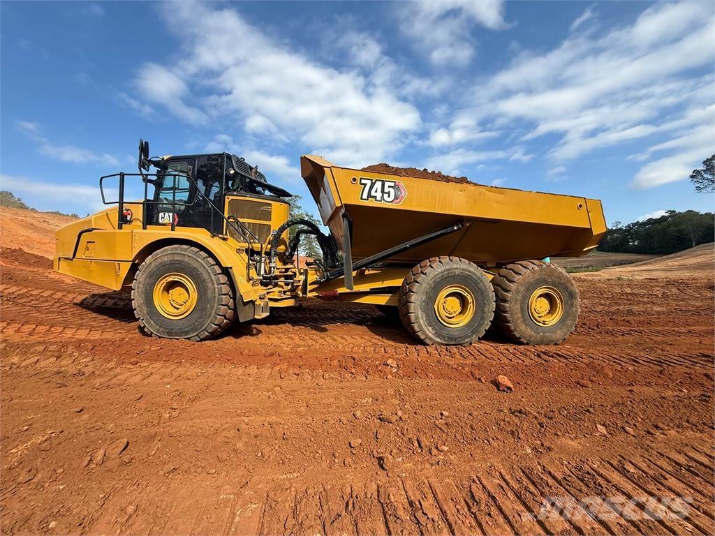 CAT 745 ساحبات مفصلية