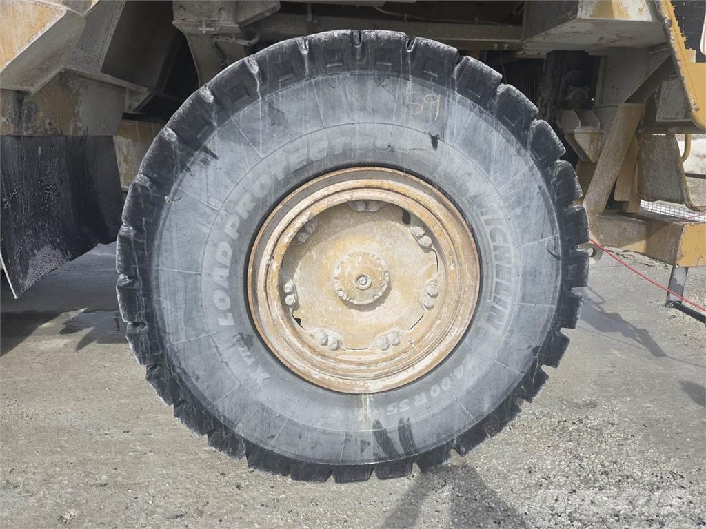 CAT 775E ساحبات مفصلية