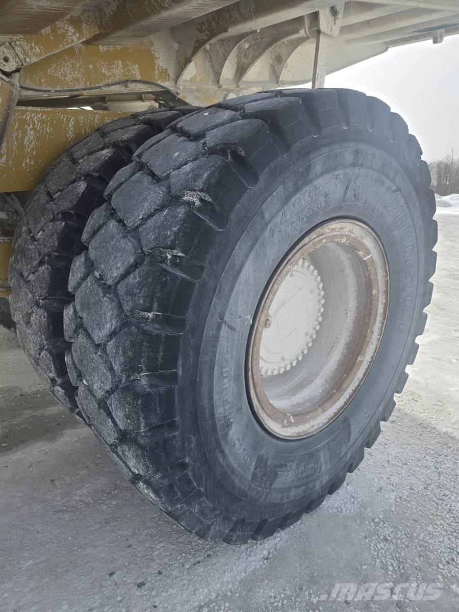CAT 775E ساحبات مفصلية