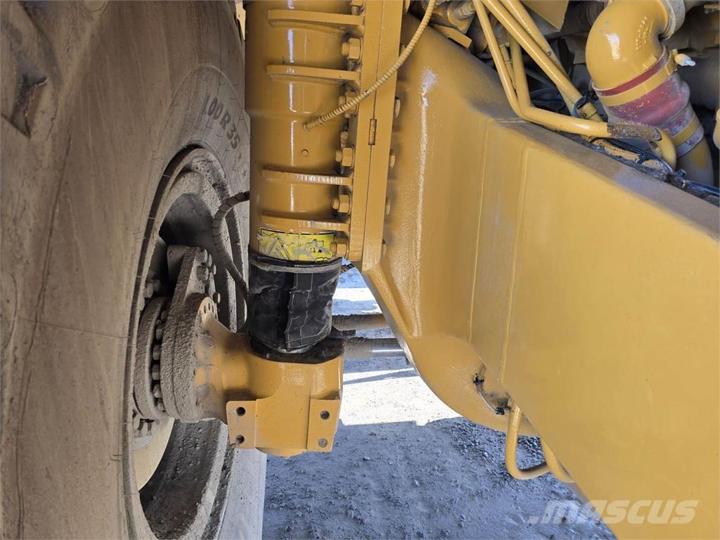 CAT 775F ساحبات مفصلية