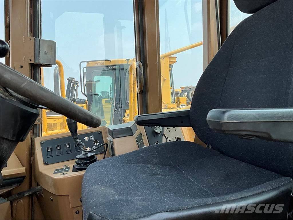 CAT 815F ضاغطات التربة