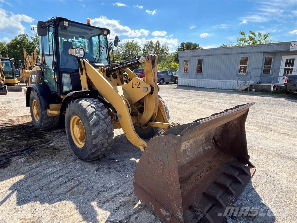 CAT 906 لوادر بعجل