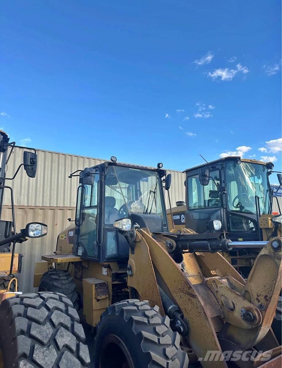 CAT 910M لوادر بعجل