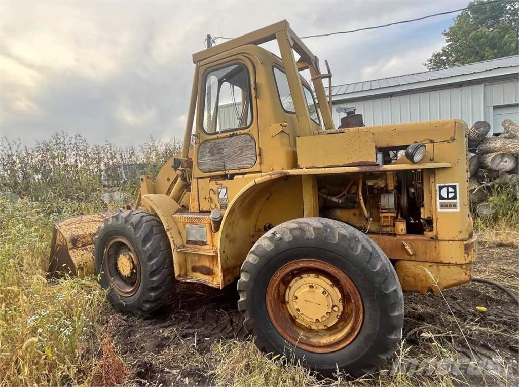 CAT 922B لوادر بعجل