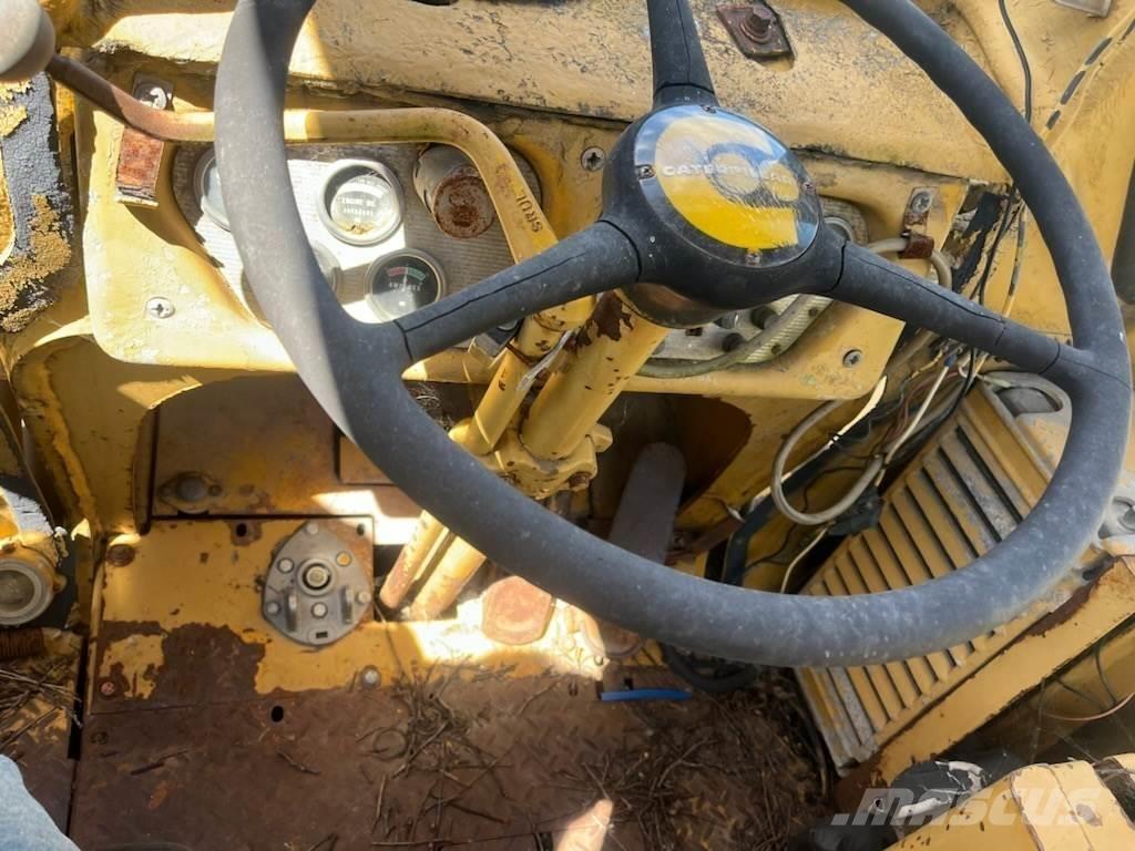 CAT 922B لوادر بعجل