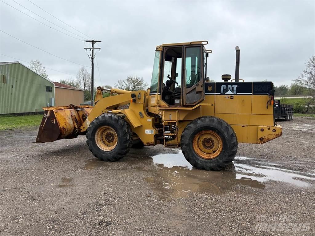 CAT 924F لوادر بعجل