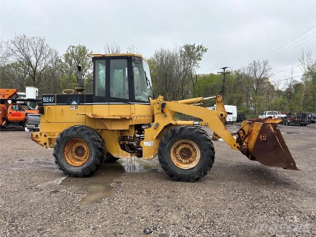 CAT 924F لوادر بعجل