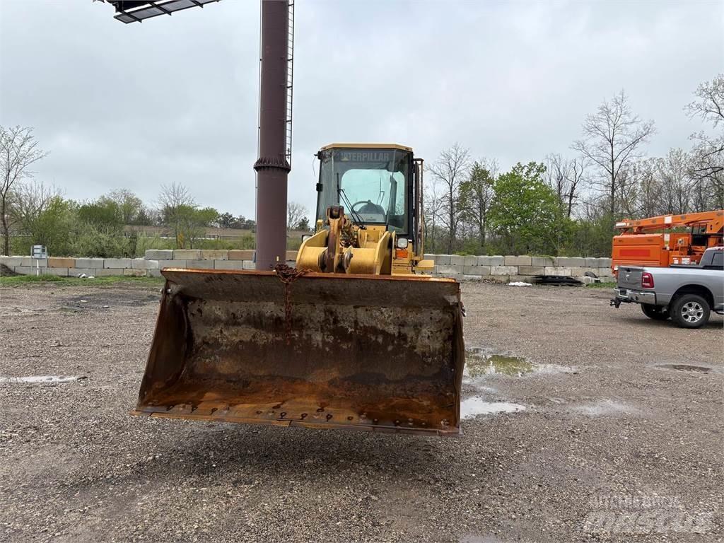 CAT 924F لوادر بعجل