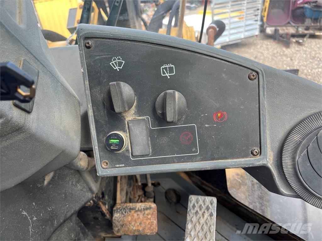 CAT 924G لوادر بعجل