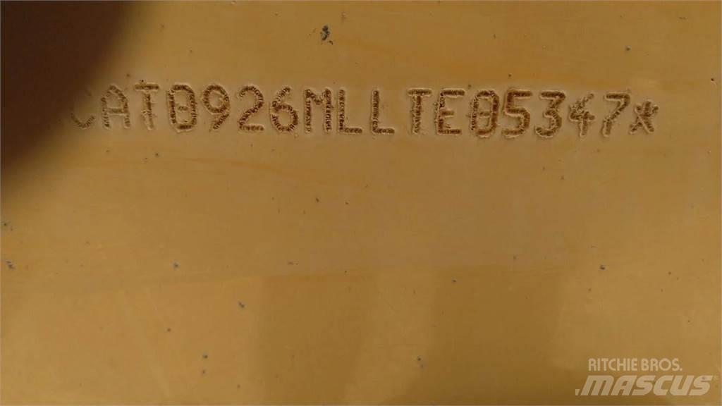 CAT 926M لوادر بعجل