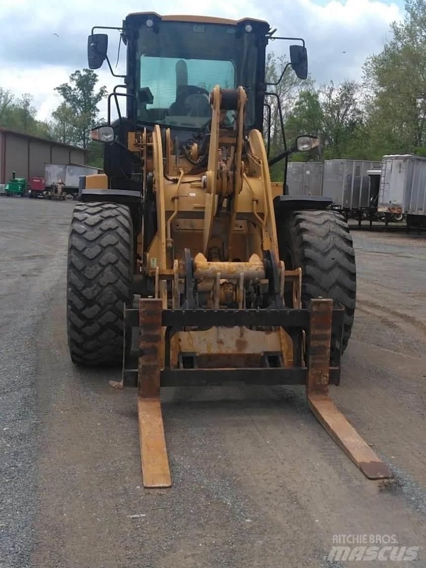 CAT 926M لوادر بعجل