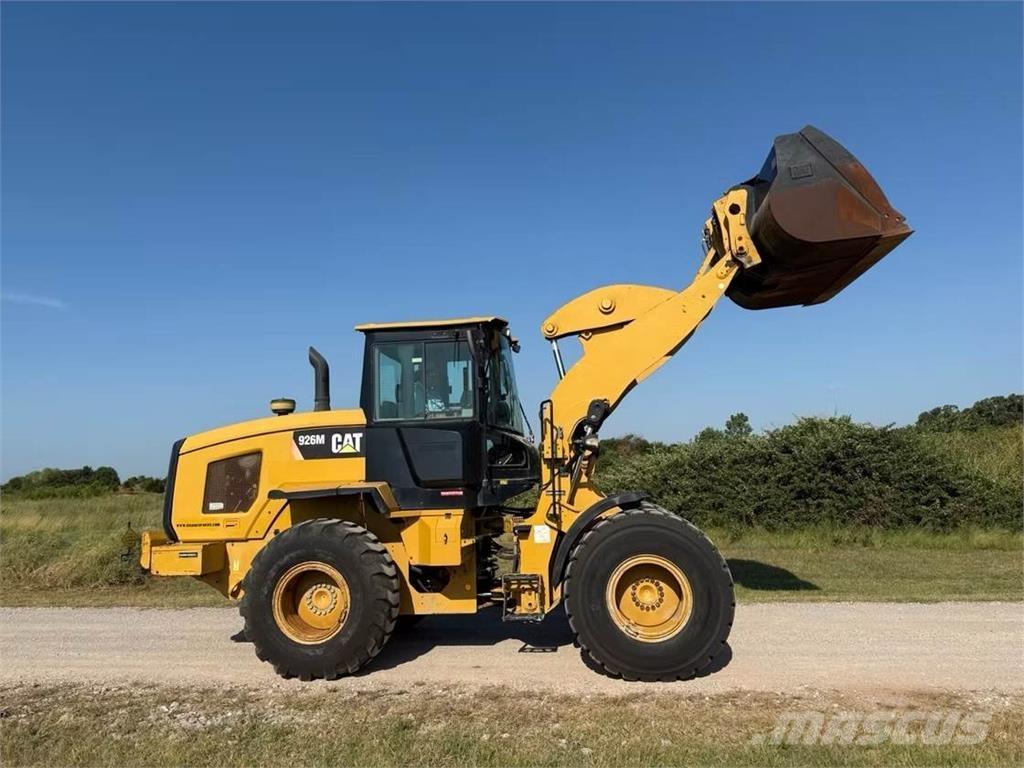 CAT 926M لوادر بعجل