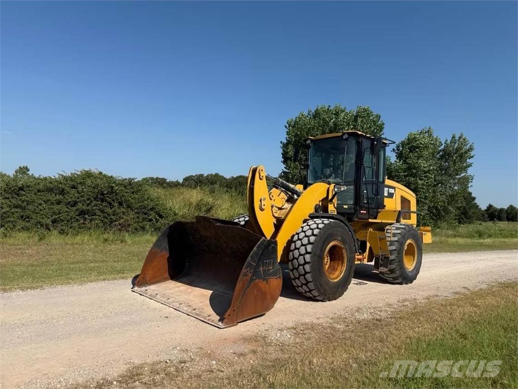 CAT 926M لوادر بعجل
