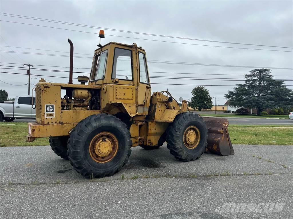 CAT 930 لوادر بعجل