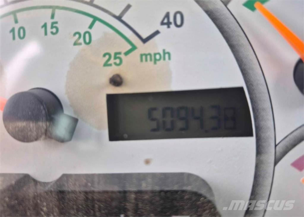 CAT 930G لوادر بعجل