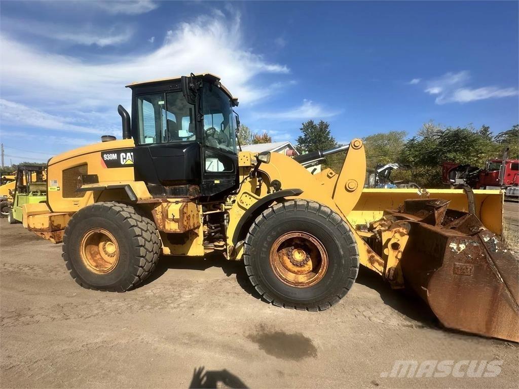 CAT 930M لوادر بعجل