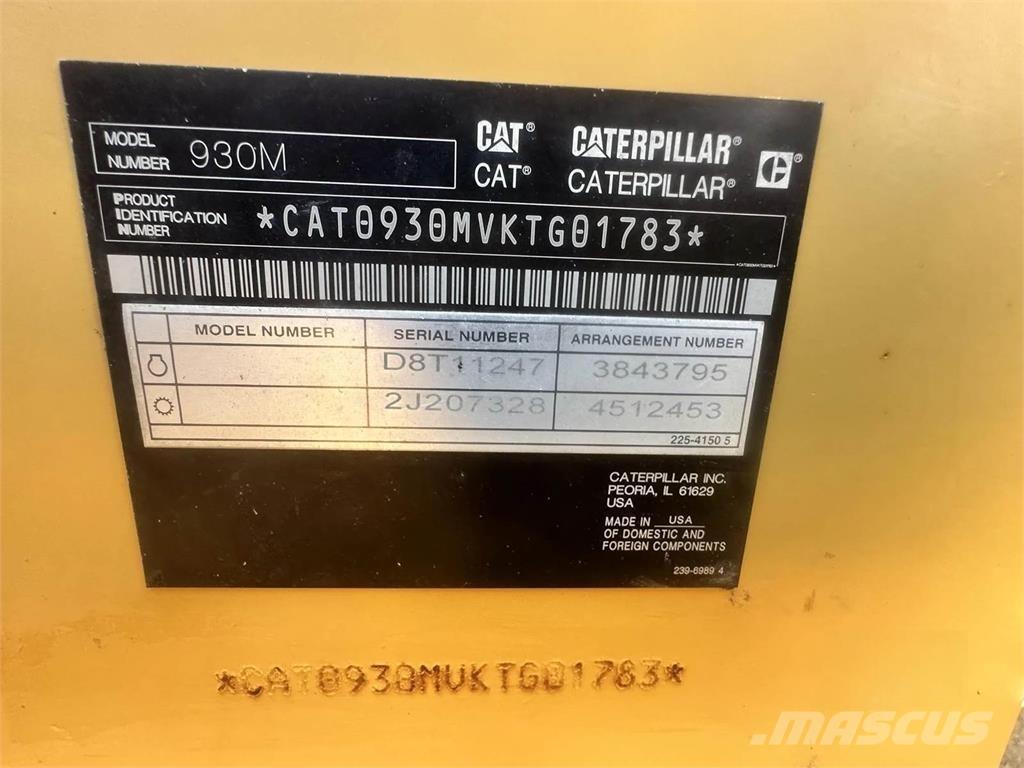 CAT 930M لوادر بعجل