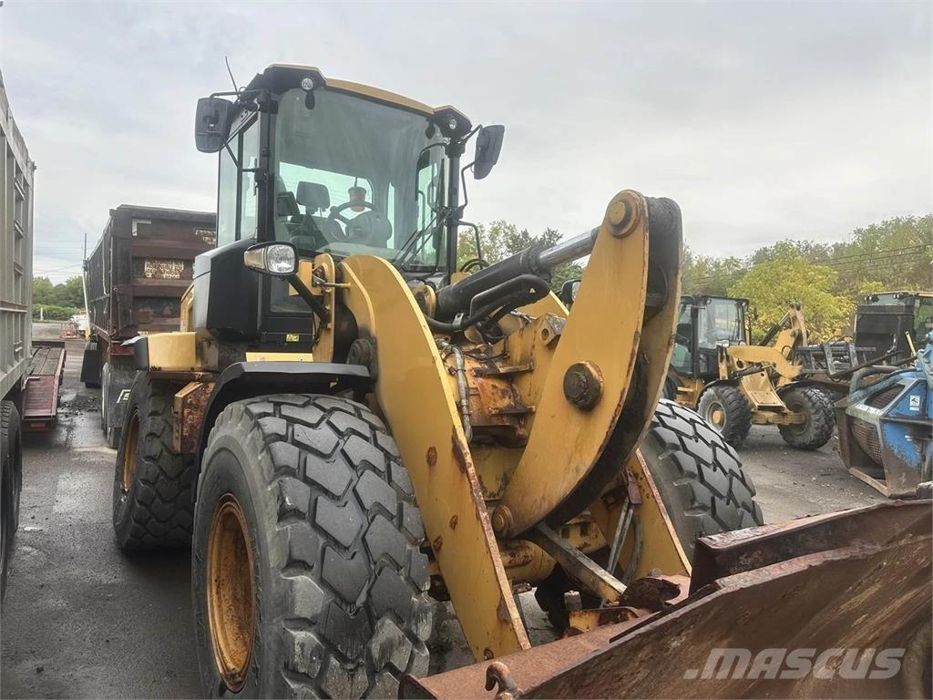 CAT 930M لوادر بعجل