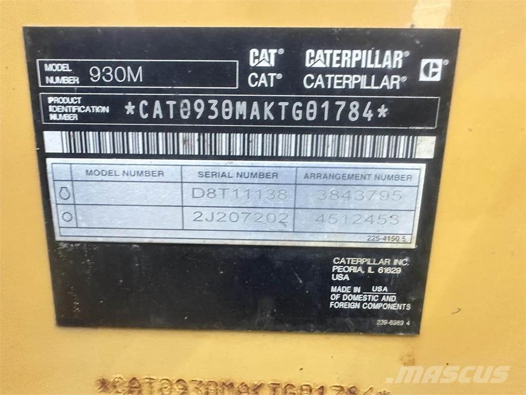 CAT 930M لوادر بعجل