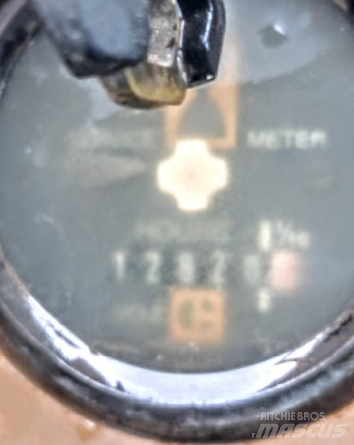 CAT 936E لوادر بعجل