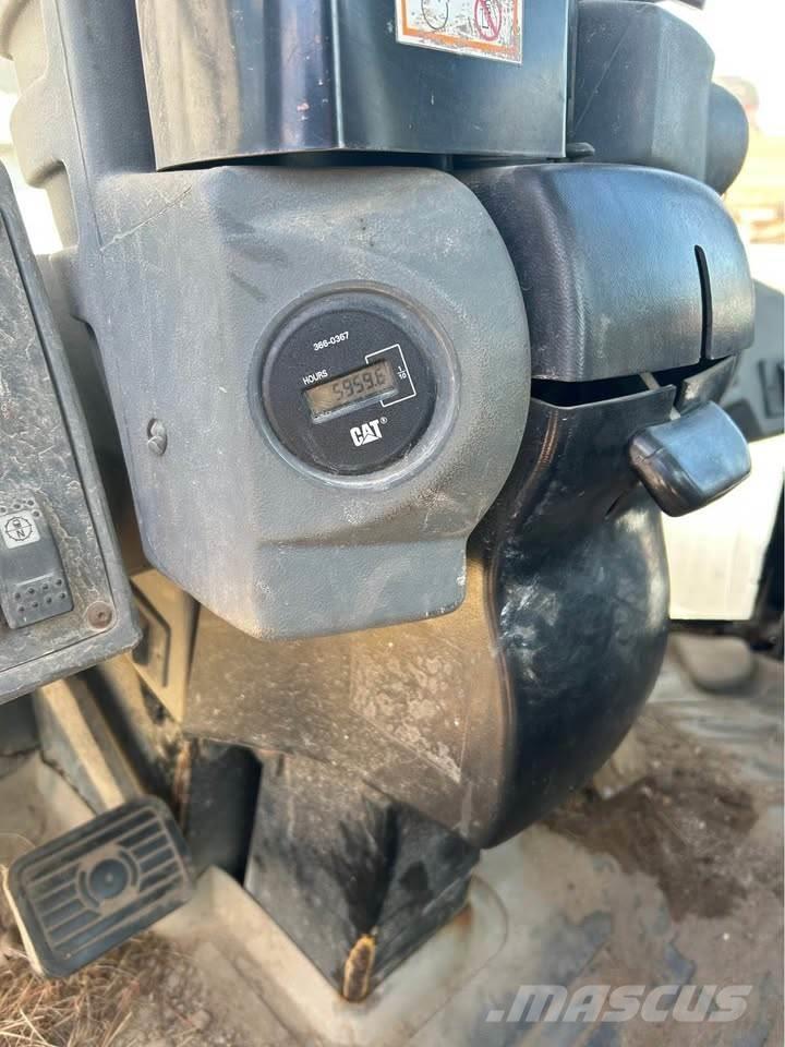 CAT 938G لوادر بعجل