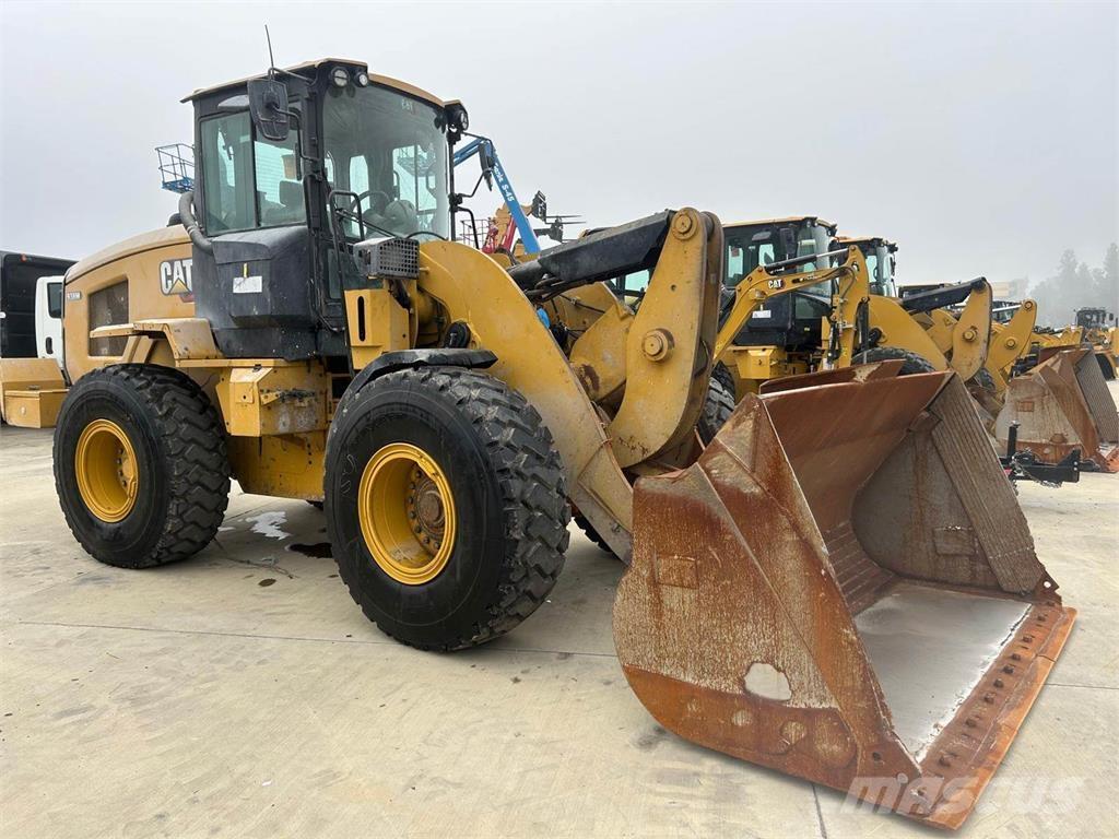 CAT 938M لوادر بعجل