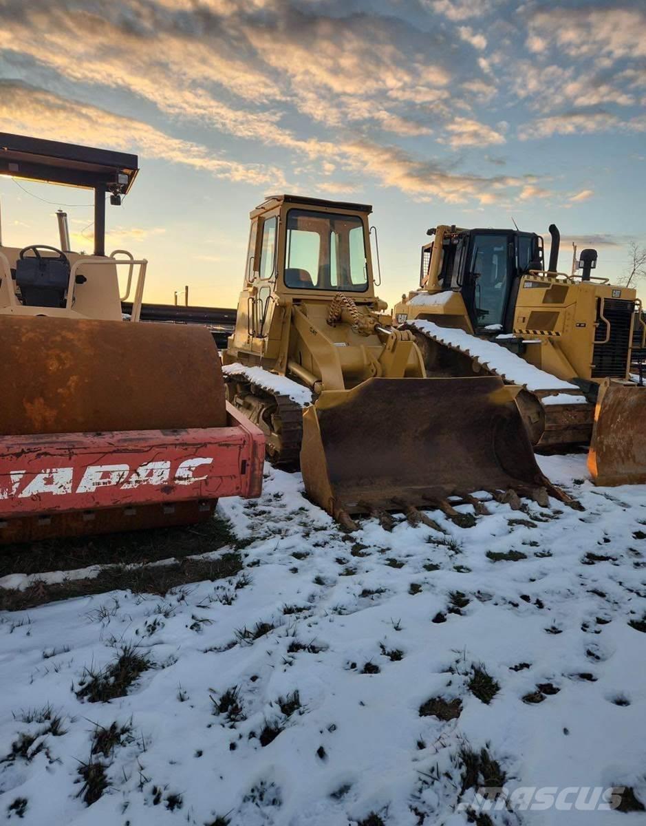 CAT 943 لوادر زحافة