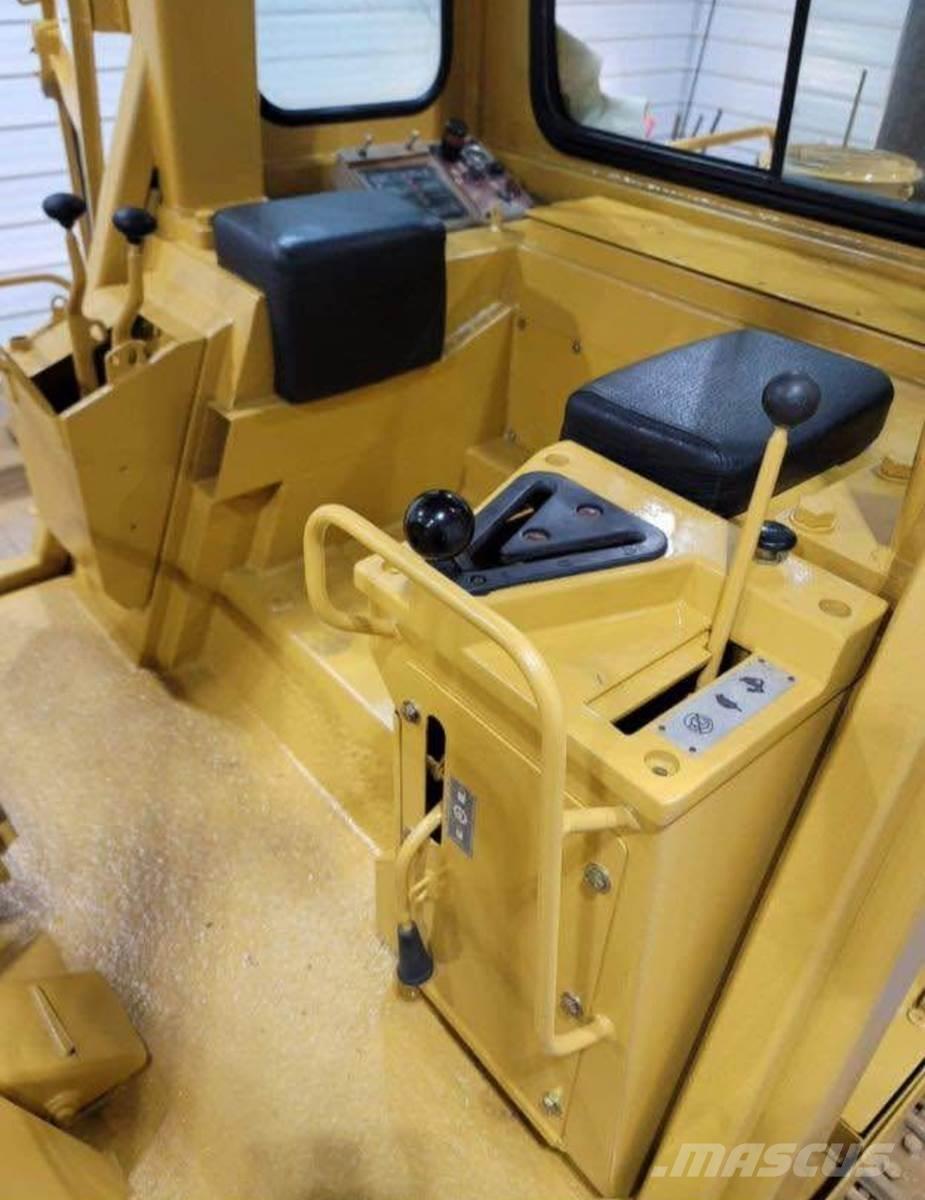 CAT 943 لوادر زحافة