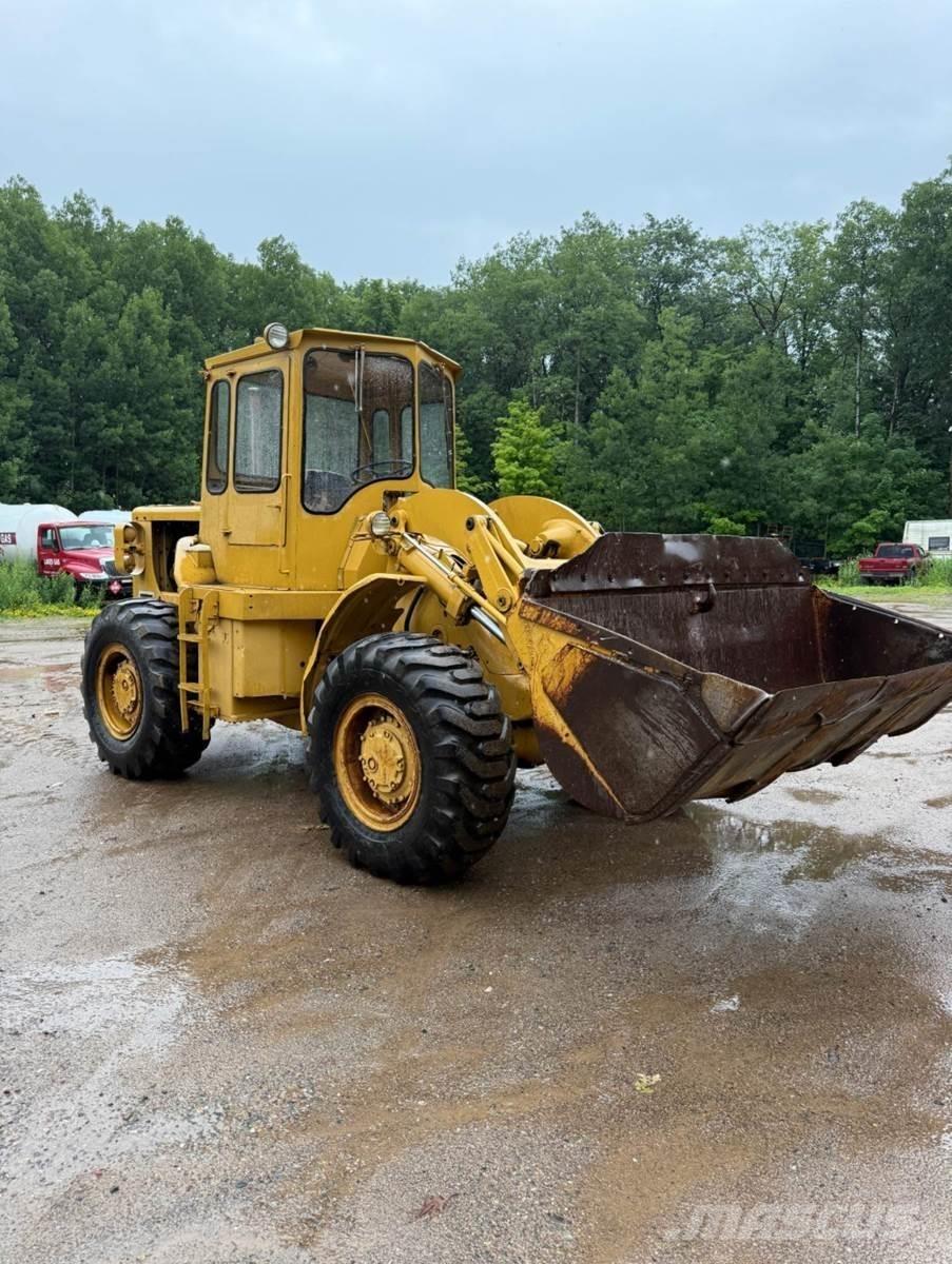 CAT 950 لوادر بعجل
