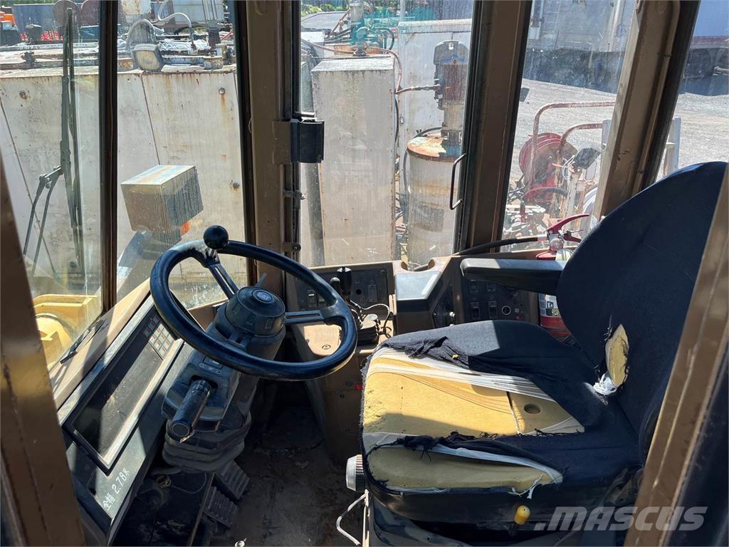 CAT 950F لوادر بعجل